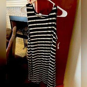 Women’s black and white Tshirt dress
